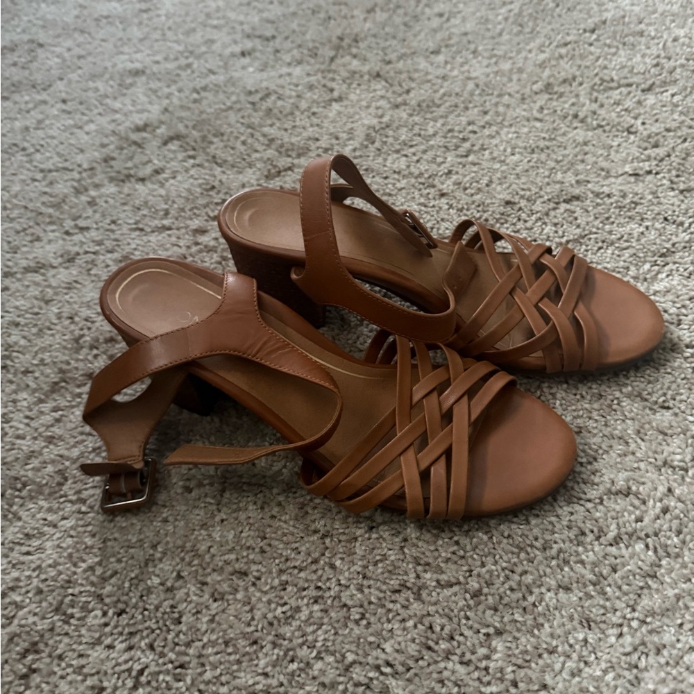 Vionic Tan Strappy Sandals